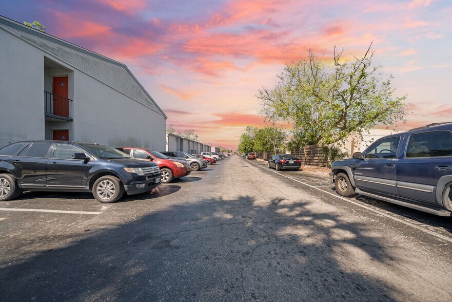 More Photos Of 3810 5th St, Bradenton Apartments For Sale