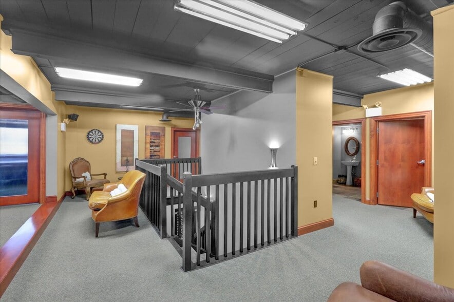 More Photos Of 426 Warren St, Reading Office For Sale