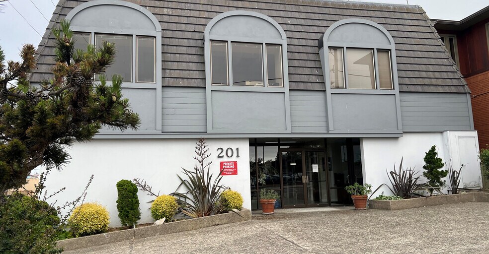 More Photos Of 201 Hoffman Ave, Monterey Office For Sale