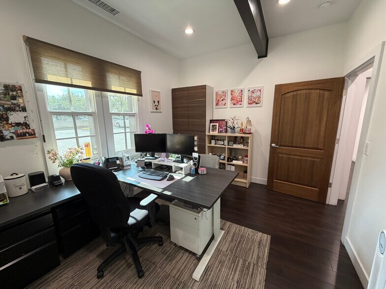 More Photos Of 390 E Walnut St, Pasadena Office For Sale