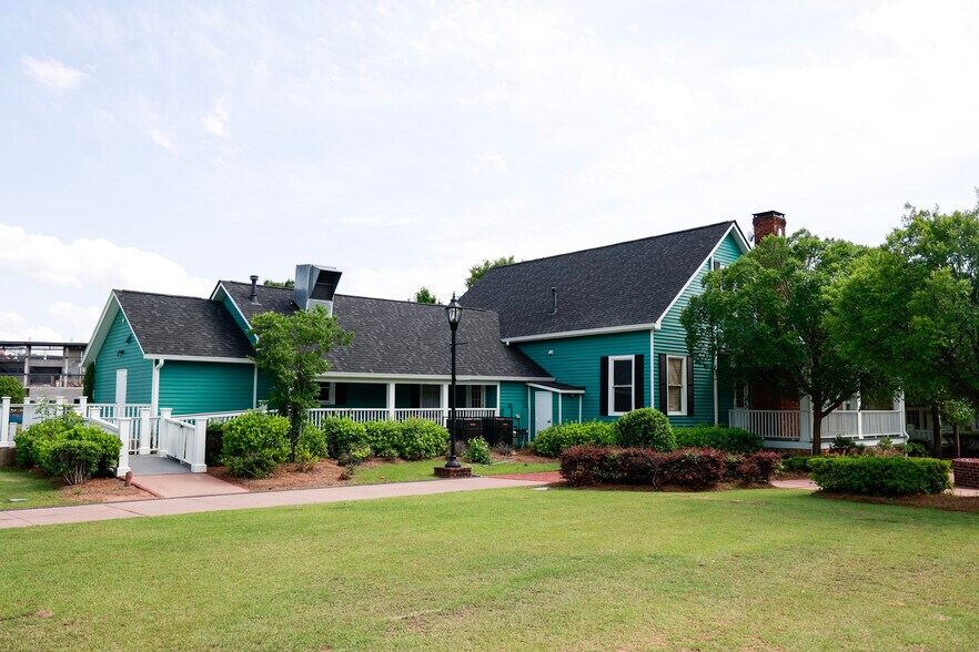 More Photos Of 1053 S Lake Cir, Morrow Unknown For Lease