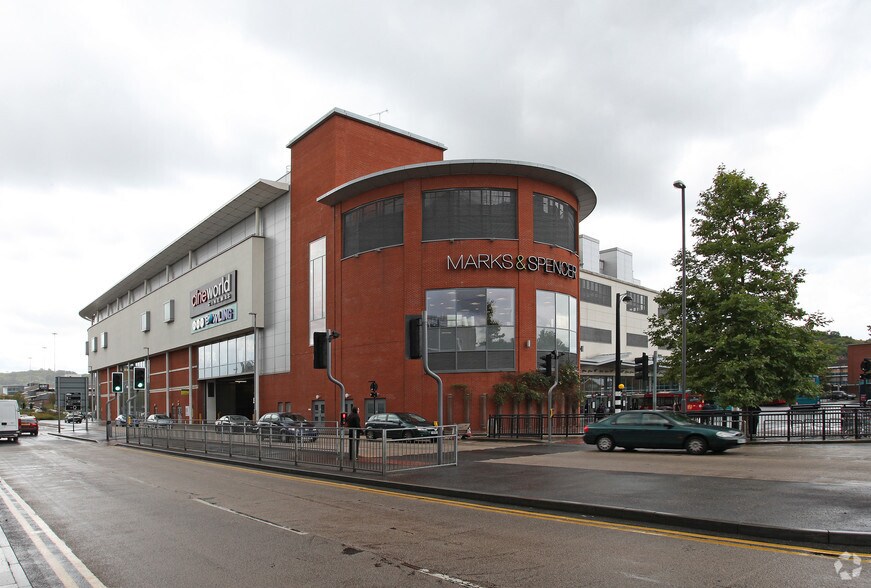 More Photos Of Eden Walk, High Wycombe General Retail For Lease
