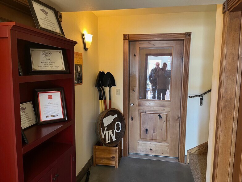 More Photos Of 8011 Keene Rd, West Richland General Retail For Lease