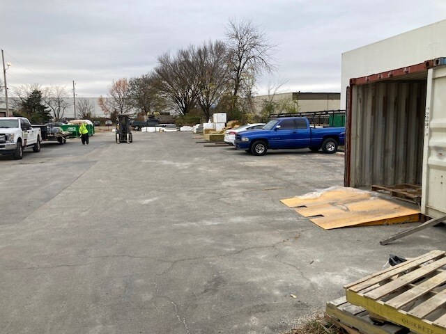 More Photos Of 900 Creekside Rd, Chattanooga Light Distribution For Sale