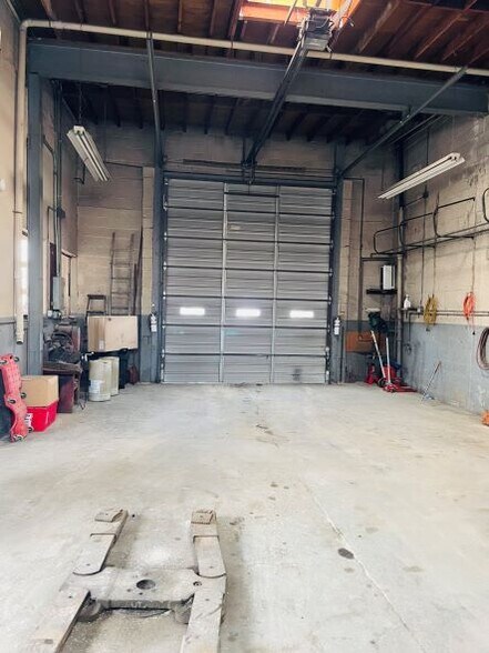 More Photos Of 73 Cedar Swamp Rd, Glen Cove Auto Repair For Sale