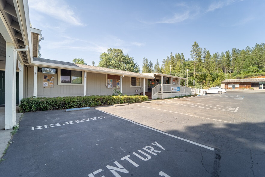 More Photos Of 16850 Willow Glen Rd, Brownsville Storefront Retail Office For Sale