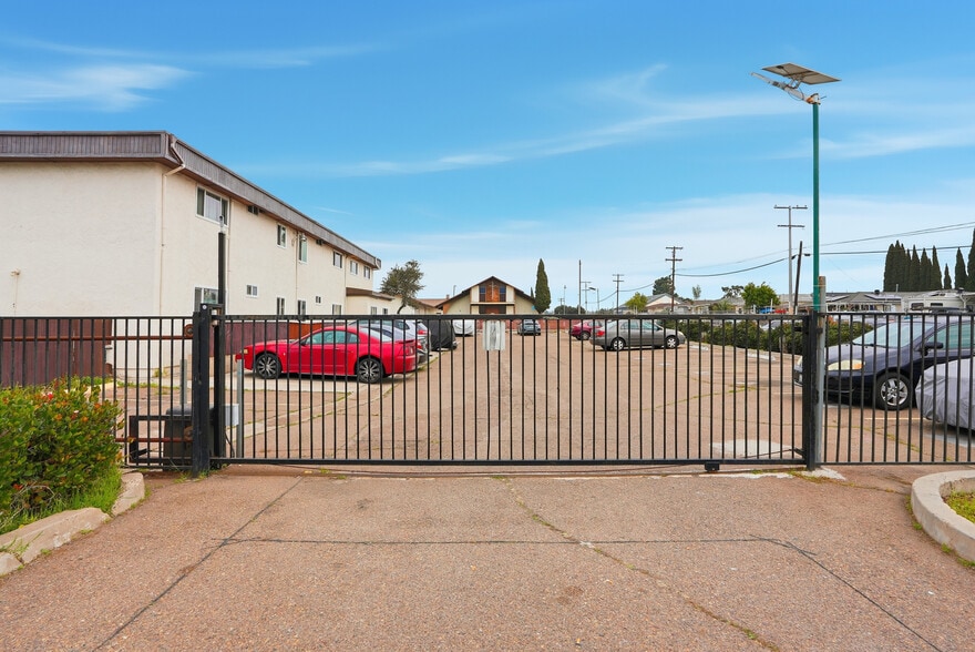 More Photos Of 1629 Palm Ave, National City Apartments For Sale
