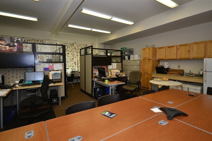 More Photos Of 217-243 W Richmond Ave, Richmond Office Residential For Lease