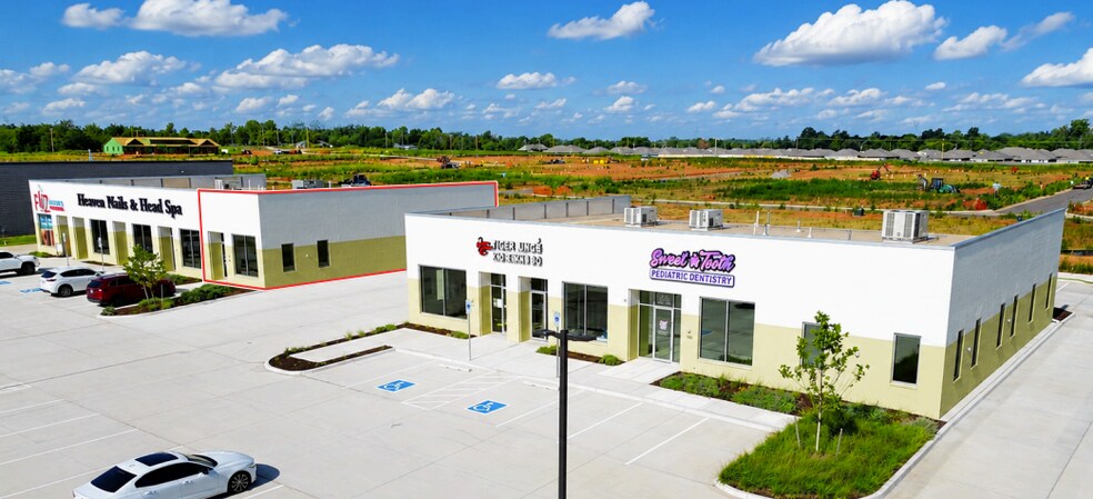 Primary Photo Of 2725-2801 S Mustang Rd, Yukon Storefront For Lease