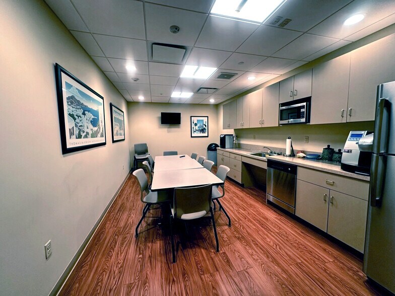 More Photos Of 377 Oak St, Garden City Office For Sale