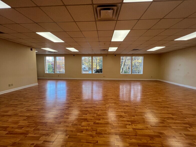 More Photos Of 887 Main St, Monroe Office Residential For Lease