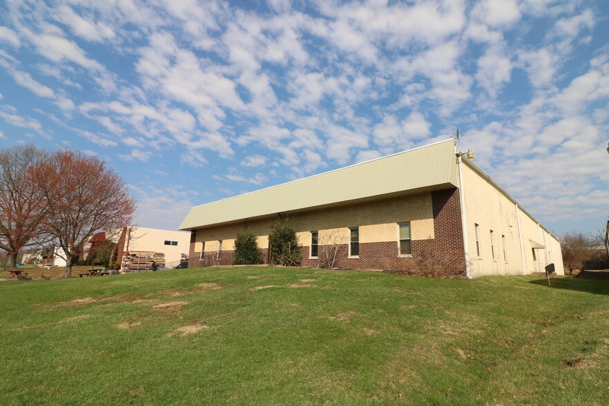 More Photos Of 1633 Republic Rd, Huntingdon Valley Warehouse For Sale