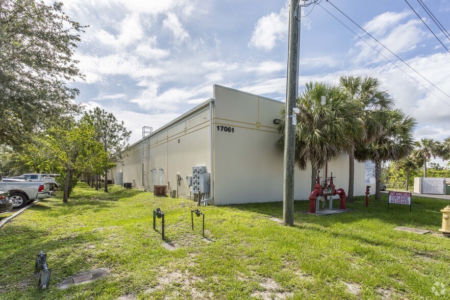 More Photos Of 17061 Alico Commerce Ct, Fort Myers Manufacturing For Lease