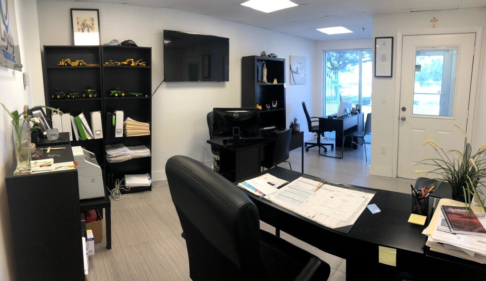 More Photos Of 10601-10677 NW 122nd St, Medley Warehouse For Lease