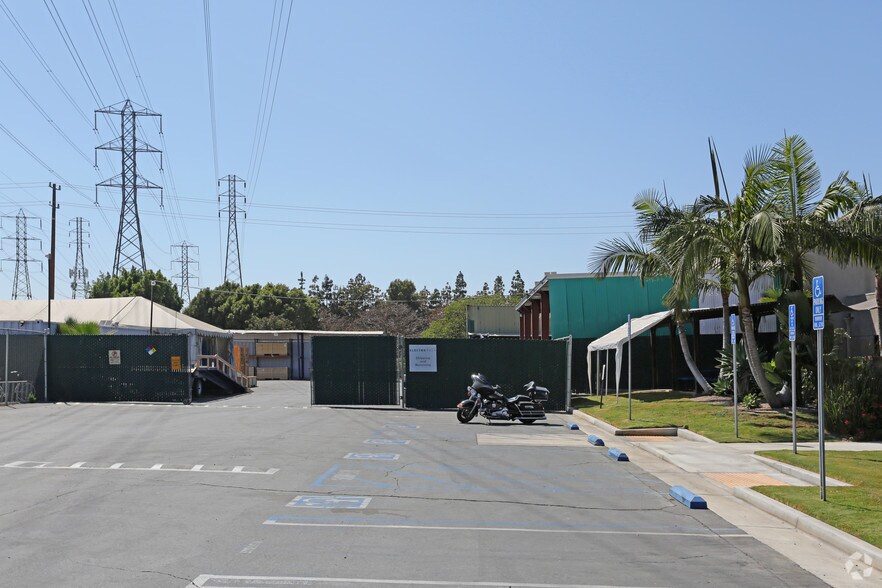 More Photos Of 1441-1445 S Sunkist St, Anaheim Manufacturing For Lease