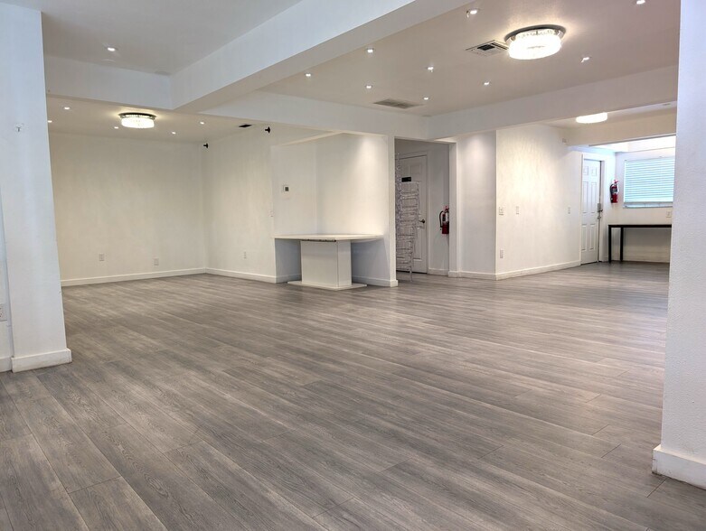 More Photos Of 512 25th St W, Bradenton Office For Lease