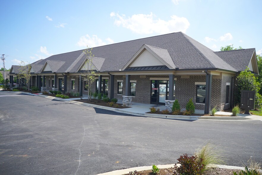 More Photos Of 132 Maple Row Blvd, Hendersonville Office For Lease