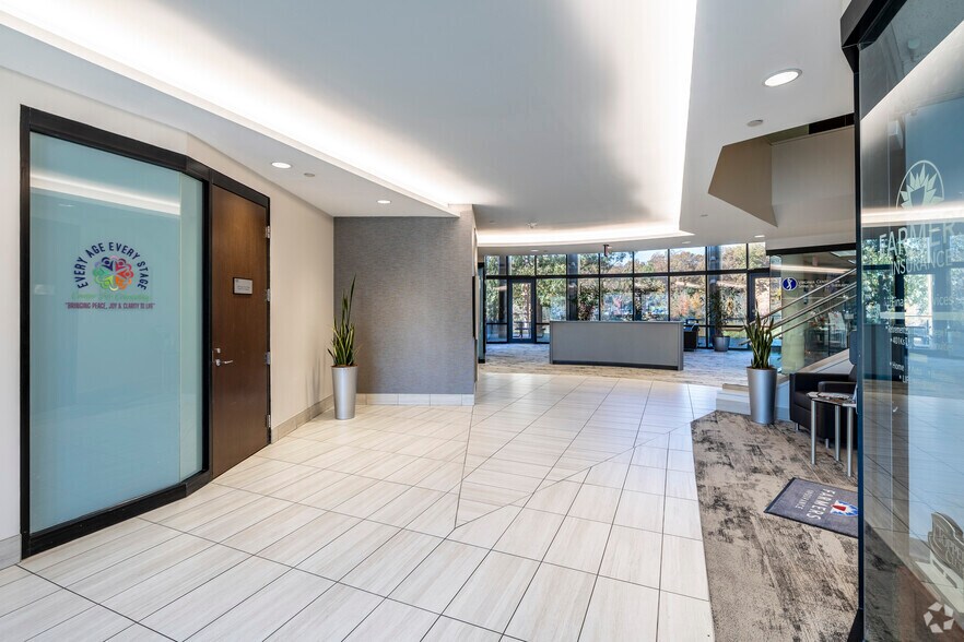 More Photos Of 2820 Waterford Lake Dr, Midlothian Office For Lease