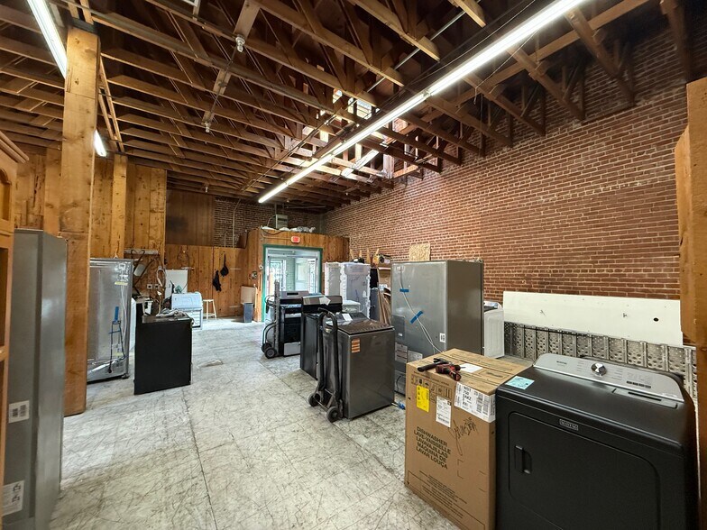 More Photos Of 122 W 7th St, Hanford Storefront Retail Office For Sale