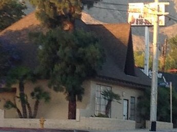 More Photos Of 7841 Foothill Blvd, Sunland Office Residential For Lease