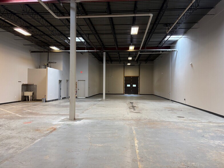 More Photos Of 9570 Berger Rd, Columbia Flex For Lease