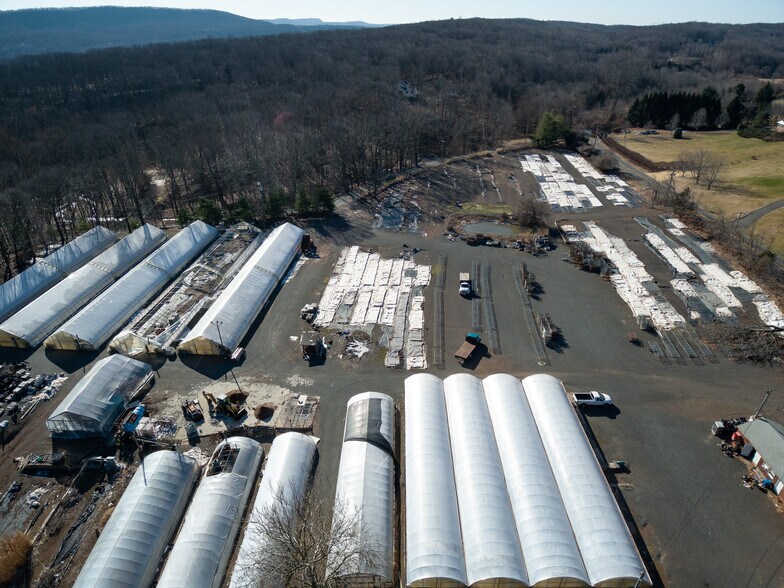 More Photos Of 1709 Kensington Rd, Berlin Specialty For Sale