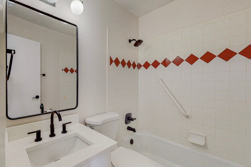 More Photos Of 1309 Virginia St NE, Albuquerque Apartments For Sale