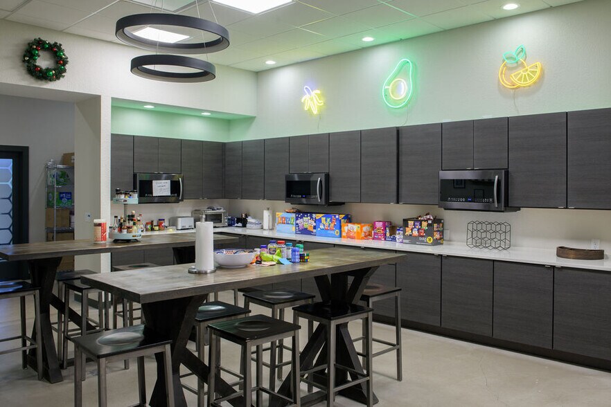 More Photos Of 207 Bartow Rd, Lakeland Office For Sale