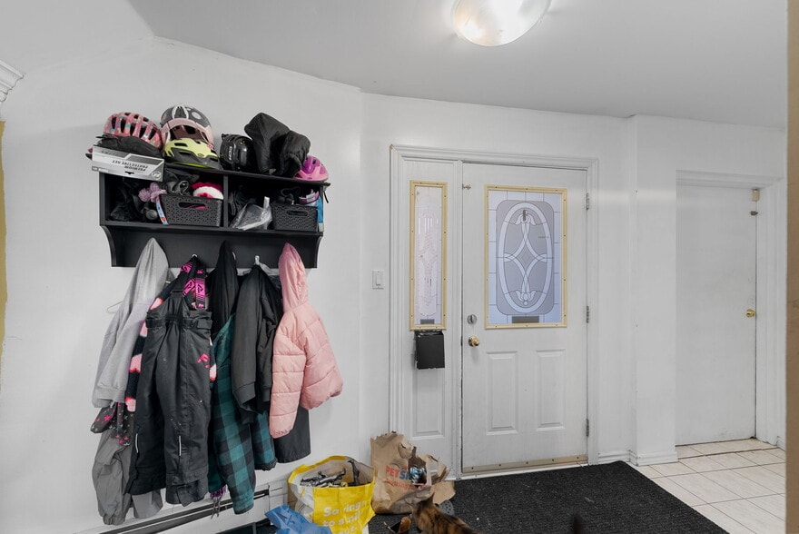 More Photos Of 29 Laren St, Wahnapitae Apartments For Sale