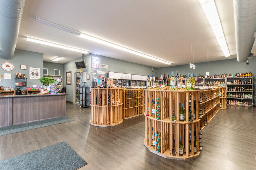 More Photos Of 5922 50 Ave, Stettler Storefront Retail Office For Sale