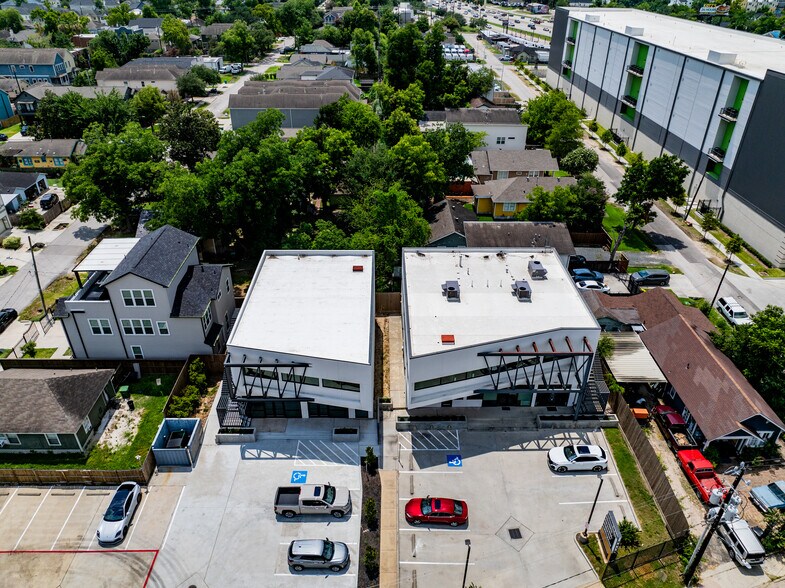 More Photos Of 6815 N Main St, Houston Unknown For Lease