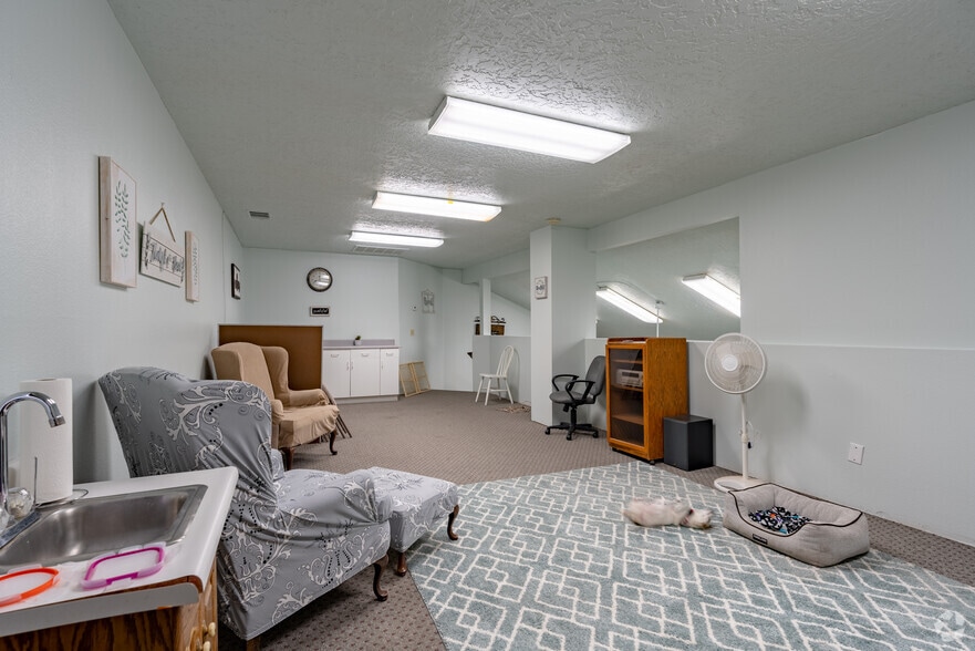 More Photos Of 18930 US Highway 18, Apple Valley Loft Creative Space For Sale