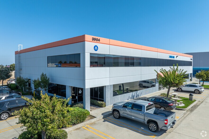 More Photos Of 3904 Del Amo Blvd, Torrance Light Manufacturing For Lease