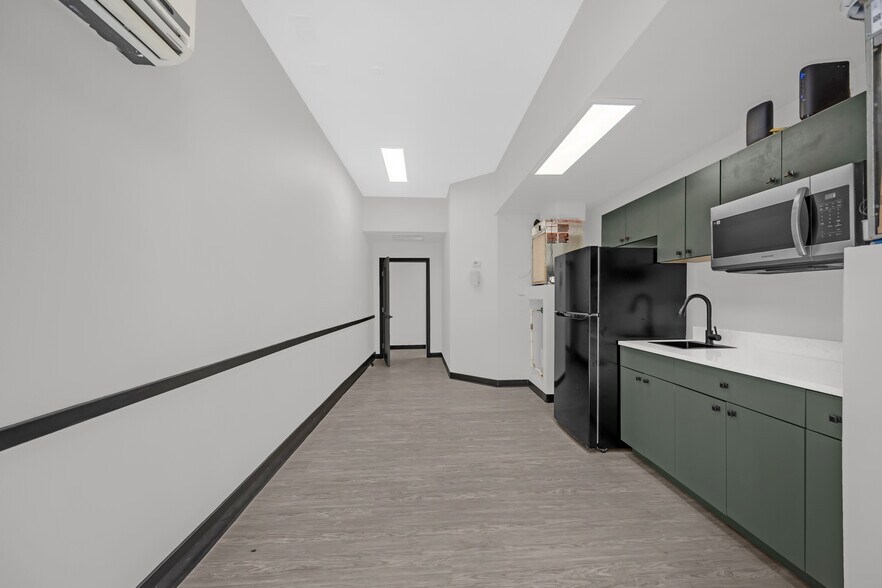 More Photos Of 1114-1130 E Plant St, Winter Garden Unknown For Lease