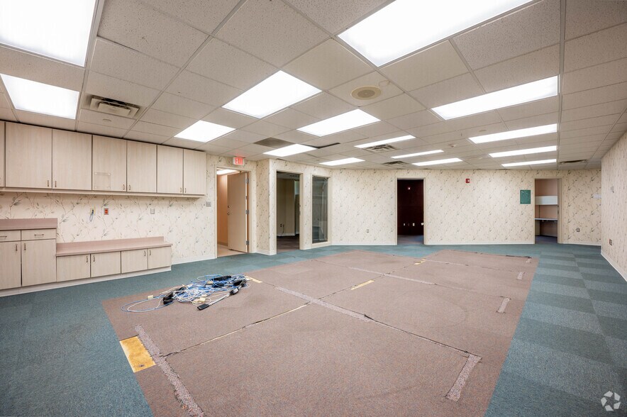 More Photos Of 940 N Marr Rd, Columbus Medical For Lease