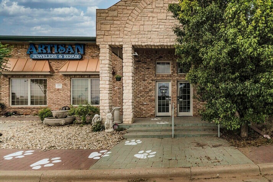 More Photos Of 4308 Olton Rd, Plainview Office For Sale