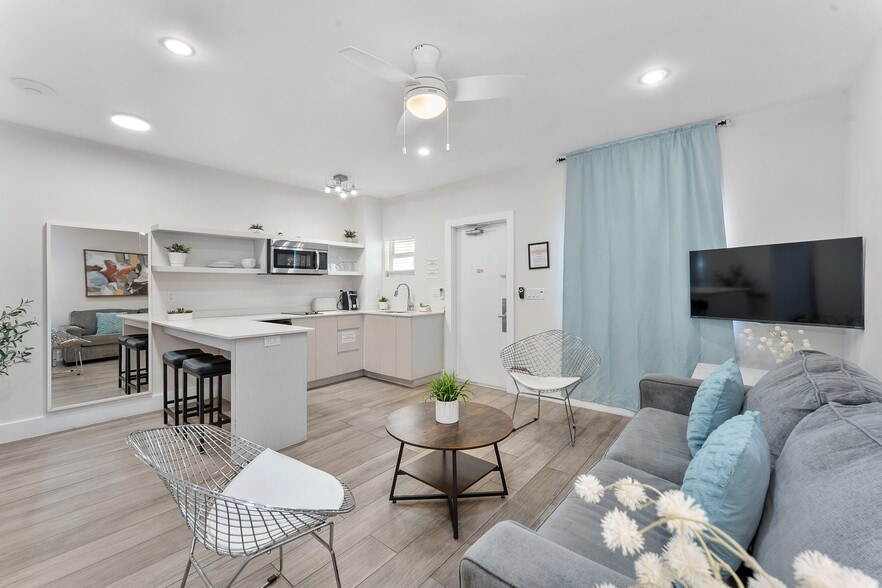 More Photos Of 3020-3024 Seville St, Fort Lauderdale Hotel For Sale