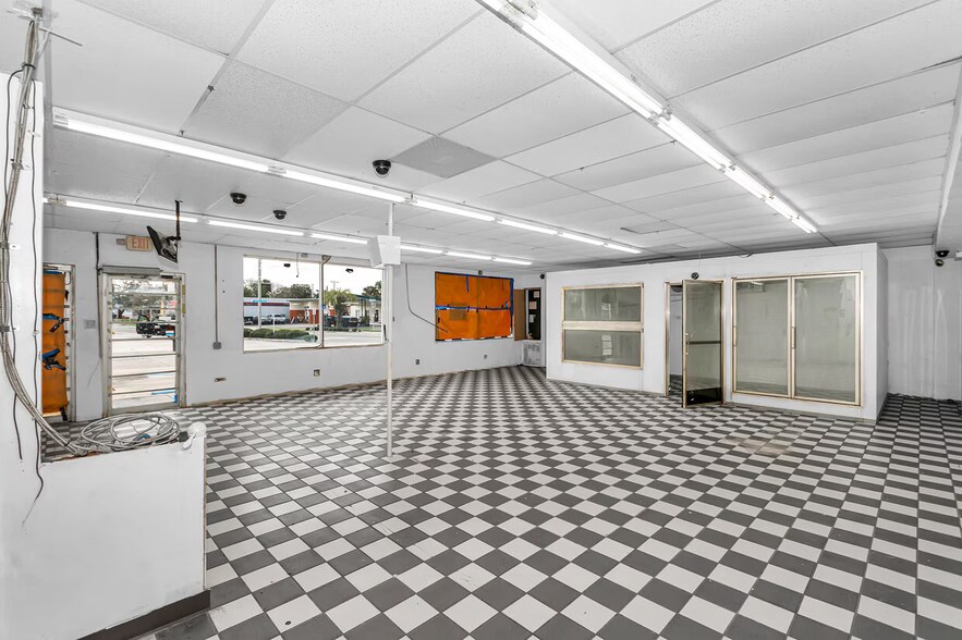 More Photos Of 1220 S Washington Ave, Titusville Convenience Store For Lease