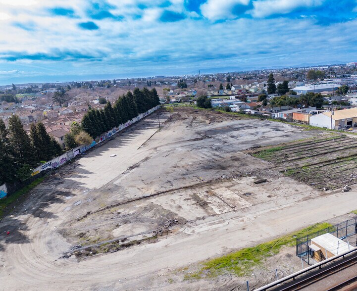 More Photos Of 10901 Russet St, Oakland Land For Sale