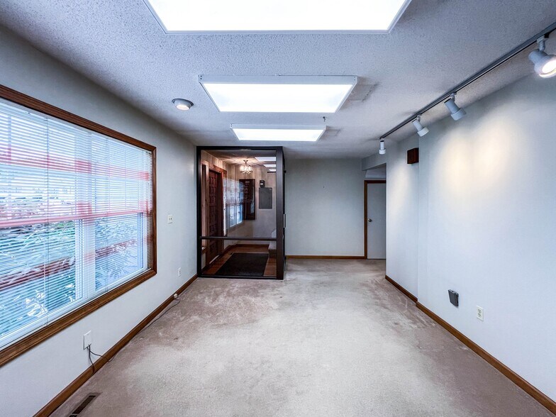 More Photos Of 300 Worcester Rd, Framingham Office For Sale