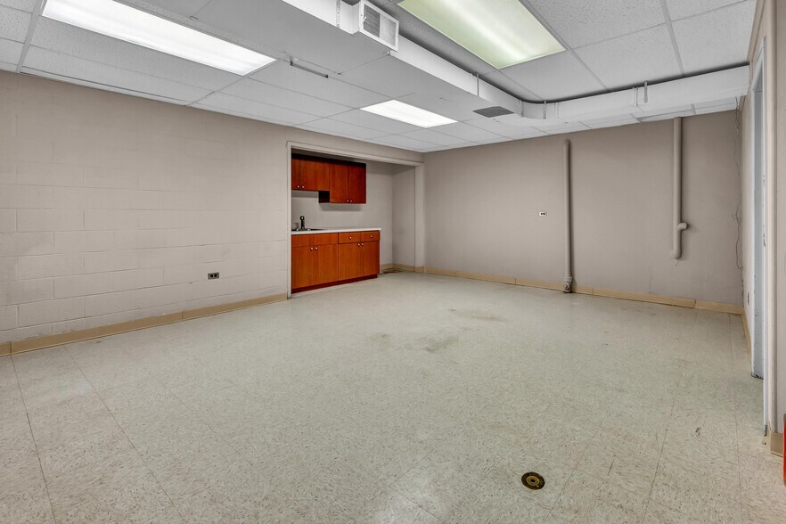 More Photos Of 159 Greenwood Ave, Bethel Bank For Lease