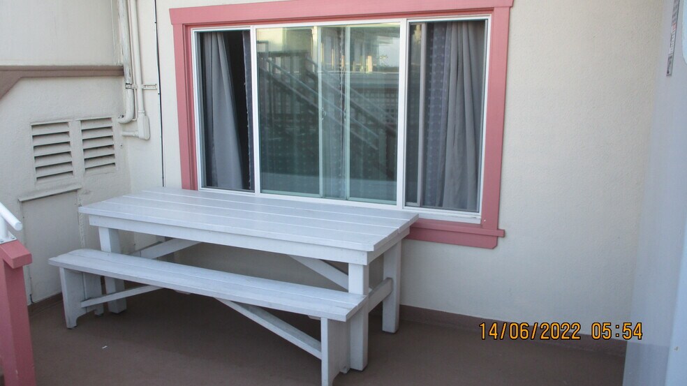 More Photos Of 225-227 Manhattan Beach Blvd, Manhattan Beach Storefront Retail Office For Lease