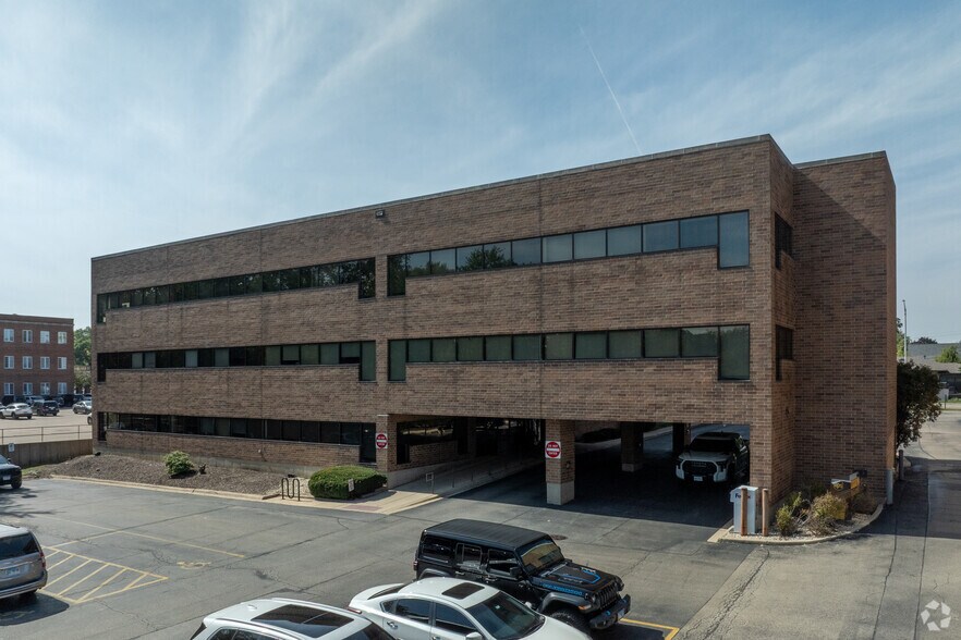 More Photos Of 608 S Washington St, Naperville Office For Lease