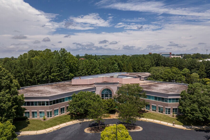 More Photos Of 1100 Crescent Green Dr, Cary Office For Lease
