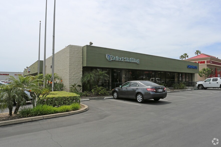 More Photos Of 22831 Lake Forest Dr, Lake Forest Office For Lease