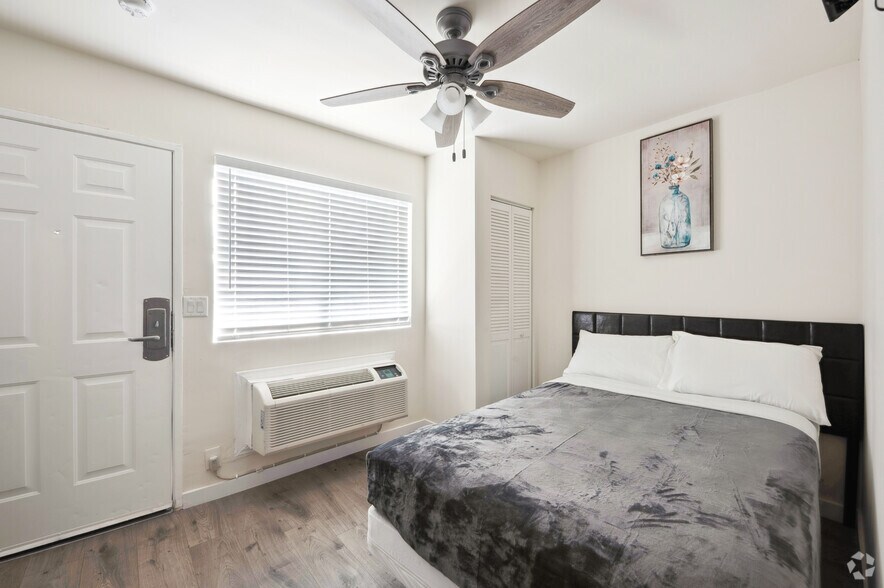 More Photos Of 2025 W 3rd St, Los Angeles Hotel For Lease