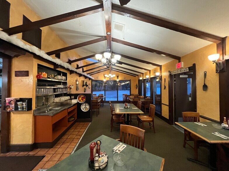 More Photos Of 406 N Main St, Thiensville Restaurant For Sale