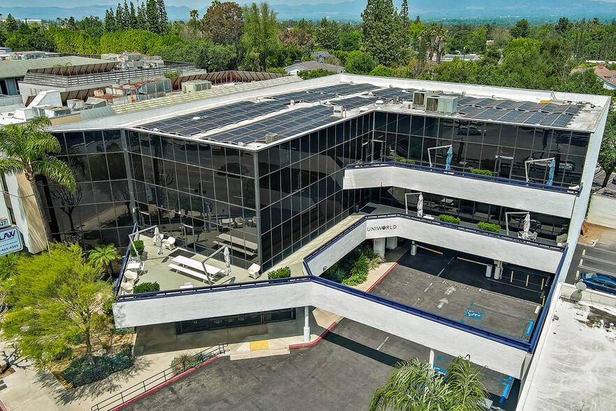 Primary Photo Of 17323 Ventura Blvd, Encino Office For Lease