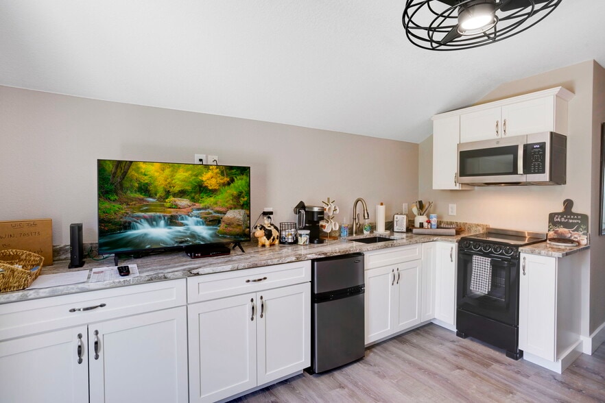 More Photos Of , Young Harris Specialty For Sale