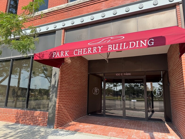 More Photos Of 100 E Park St, Olathe Office For Lease